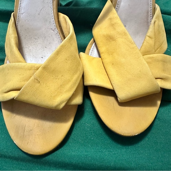 Vince Camuto sandals heels with SIGNS OF WEAR - Picture 2 of 7